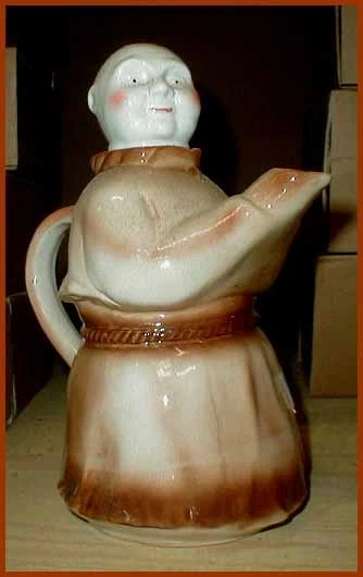 Porzellan Figur Kanne Figurenkanne Teekanne Sammelkanne Mönch cp002-21