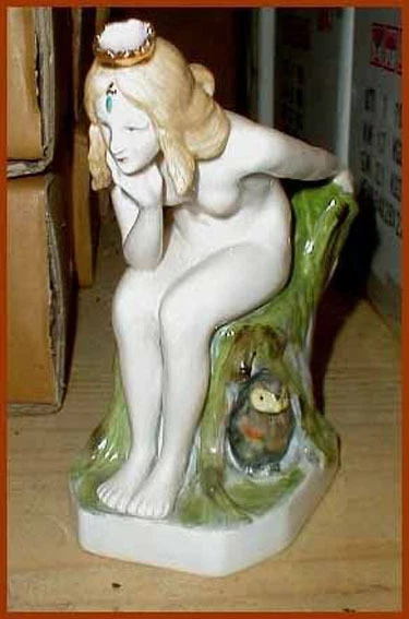 Porzellan Figur Porzellanfigur Sammelfigur Frau Eule Froschkönigin yi-78